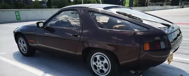 PORSCHE 928 