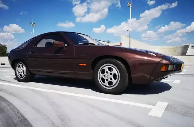 PORSCHE 928 