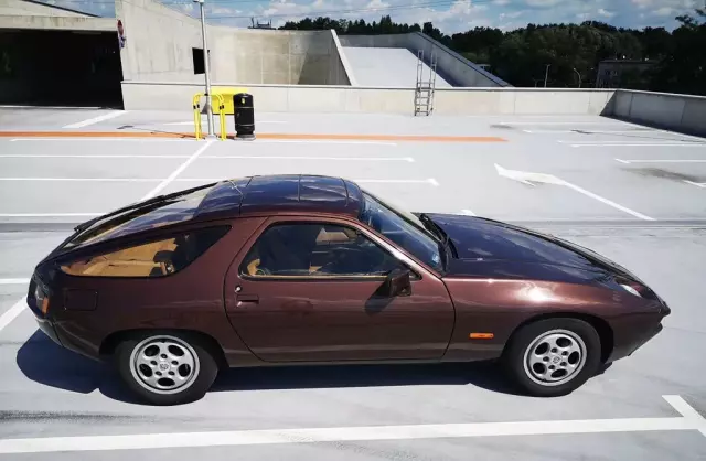 PORSCHE 928 