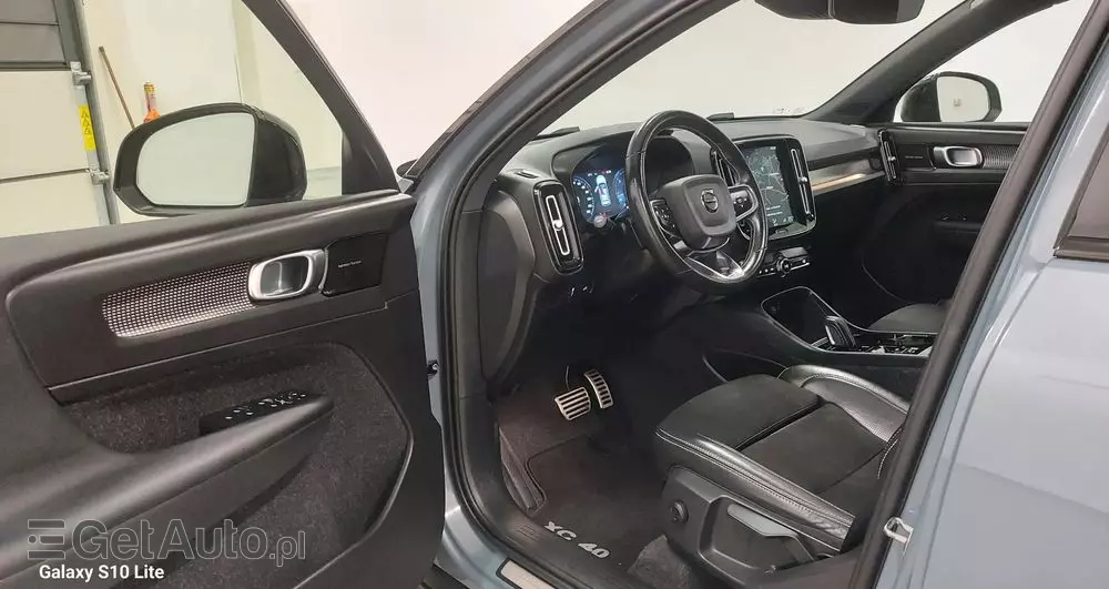 VOLVO XC 40 D3 R-Design