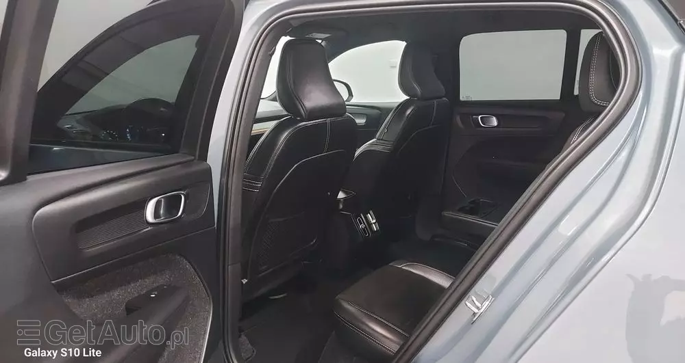 VOLVO XC 40 D3 R-Design