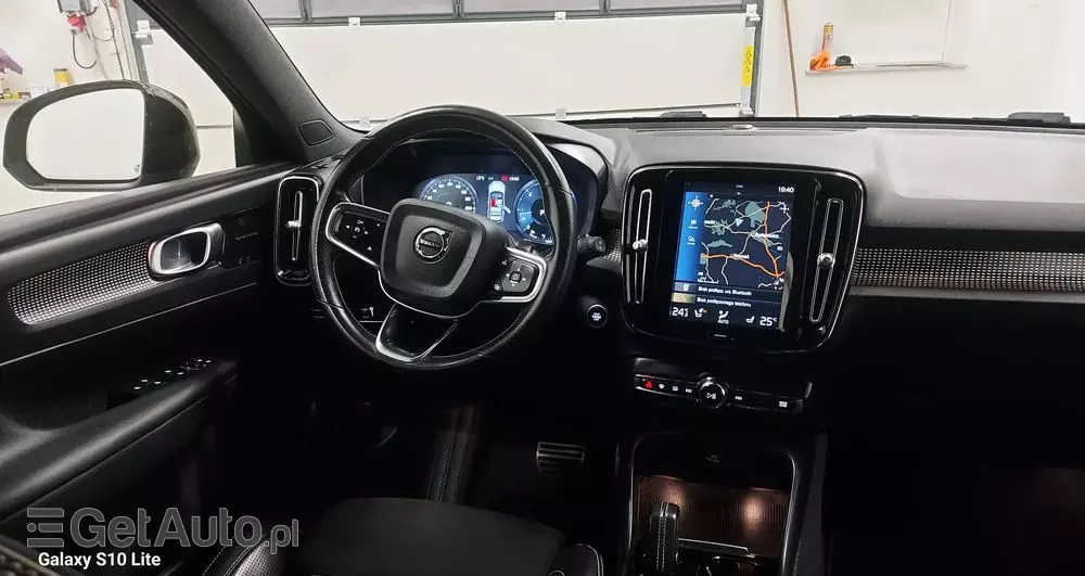 VOLVO XC 40 D3 R-Design