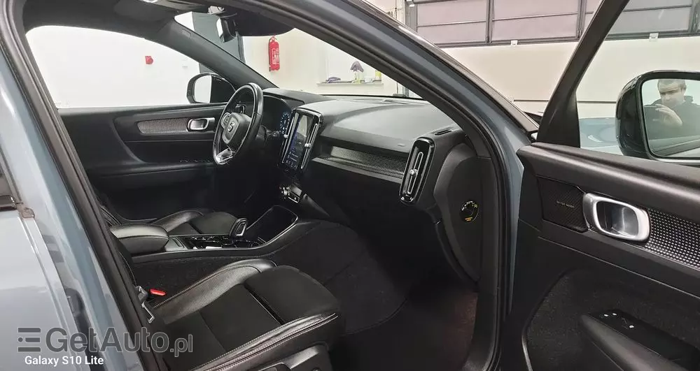 VOLVO XC 40 D3 R-Design