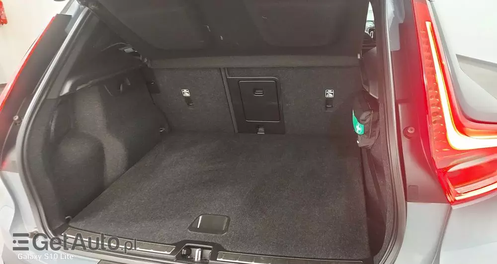 VOLVO XC 40 D3 R-Design