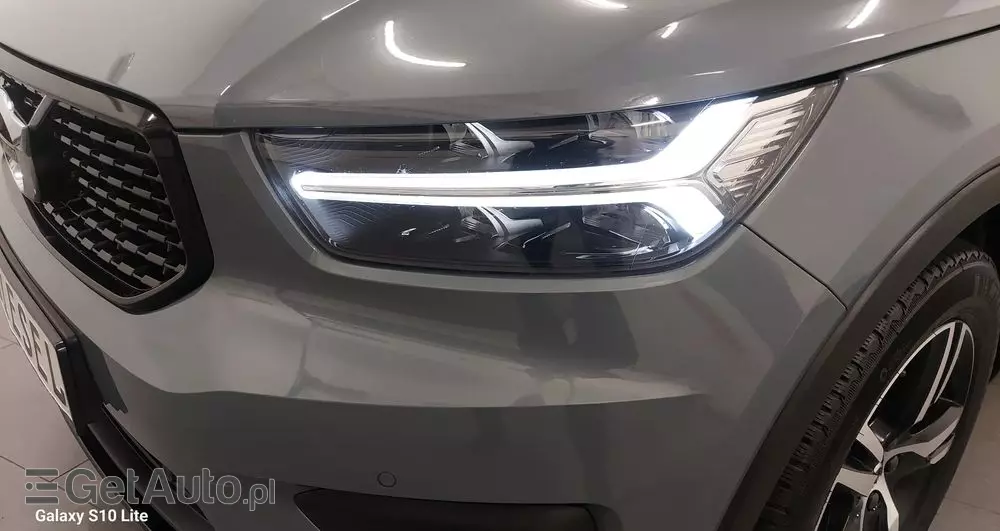 VOLVO XC 40 D3 R-Design