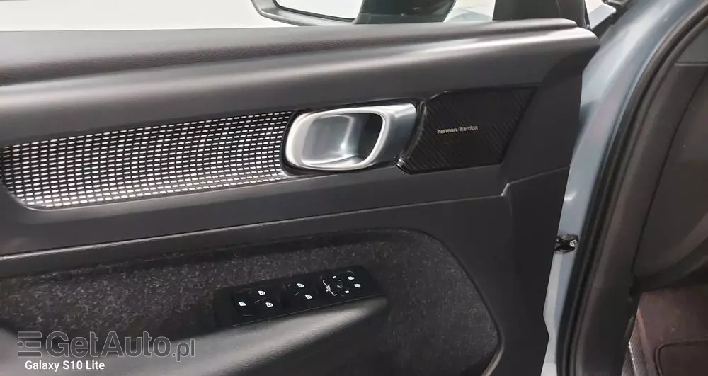 VOLVO XC 40 D3 R-Design