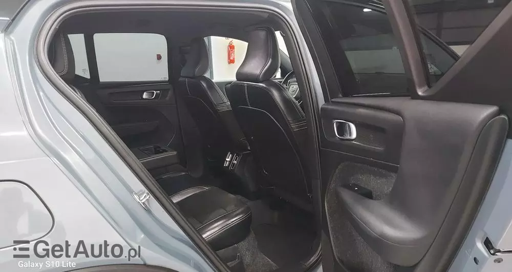 VOLVO XC 40 D3 R-Design