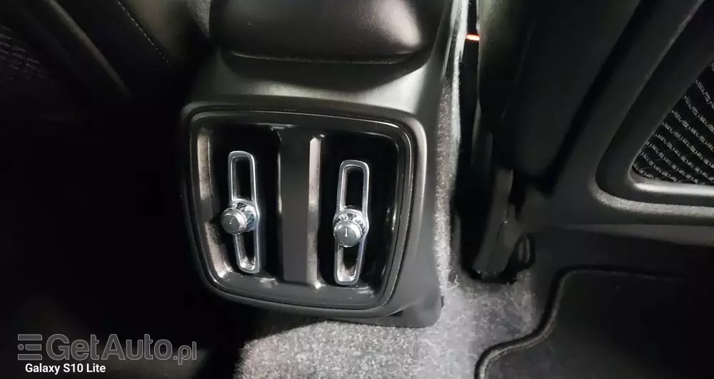 VOLVO XC 40 D3 R-Design