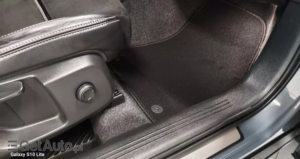 VOLVO XC 40 D3 R-Design