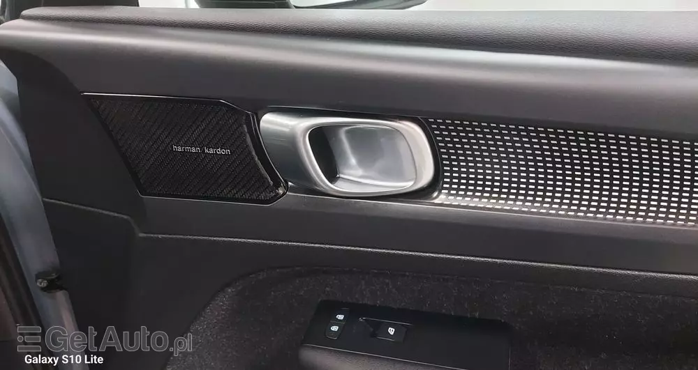 VOLVO XC 40 D3 R-Design