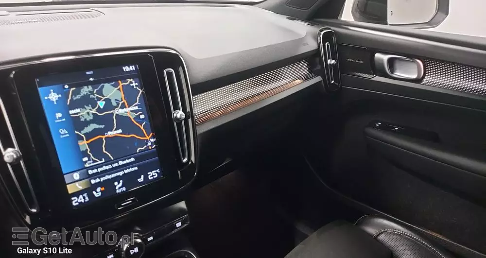 VOLVO XC 40 D3 R-Design