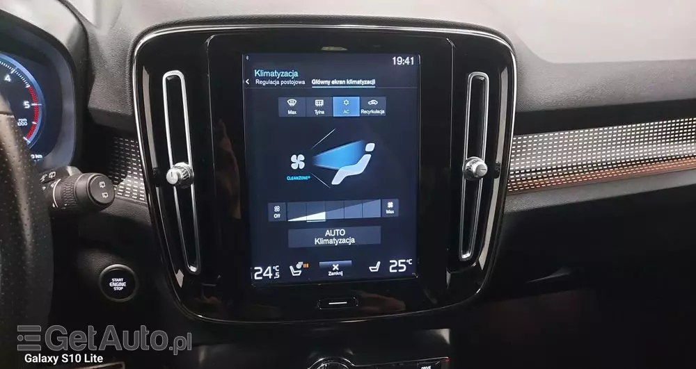 VOLVO XC 40 D3 R-Design