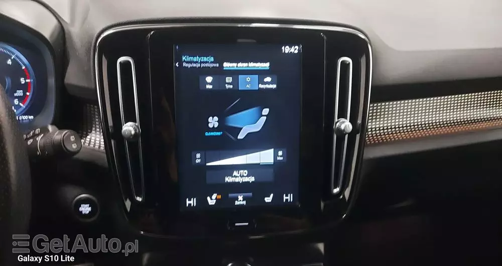 VOLVO XC 40 D3 R-Design