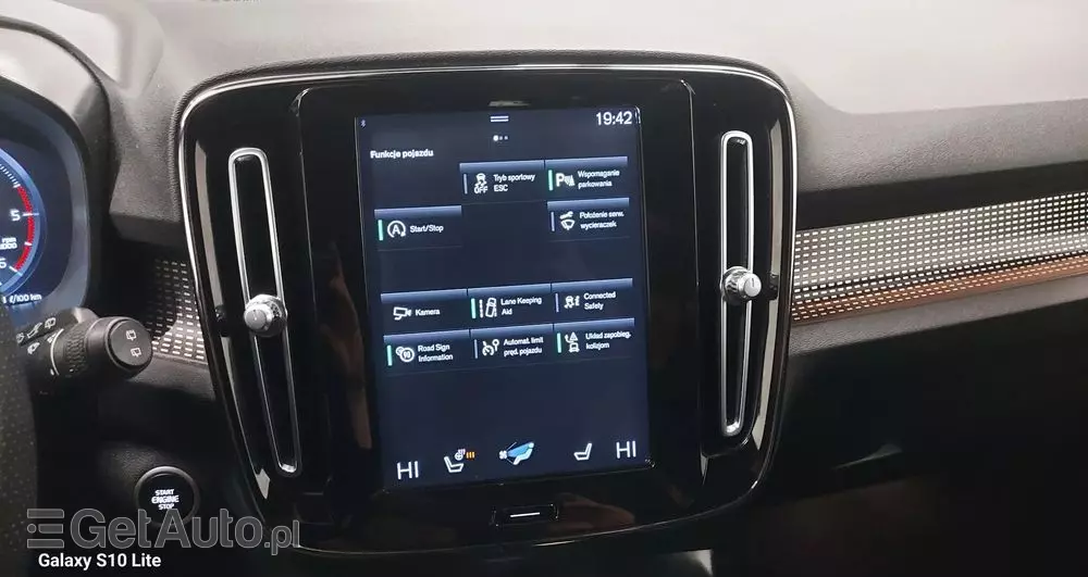 VOLVO XC 40 D3 R-Design