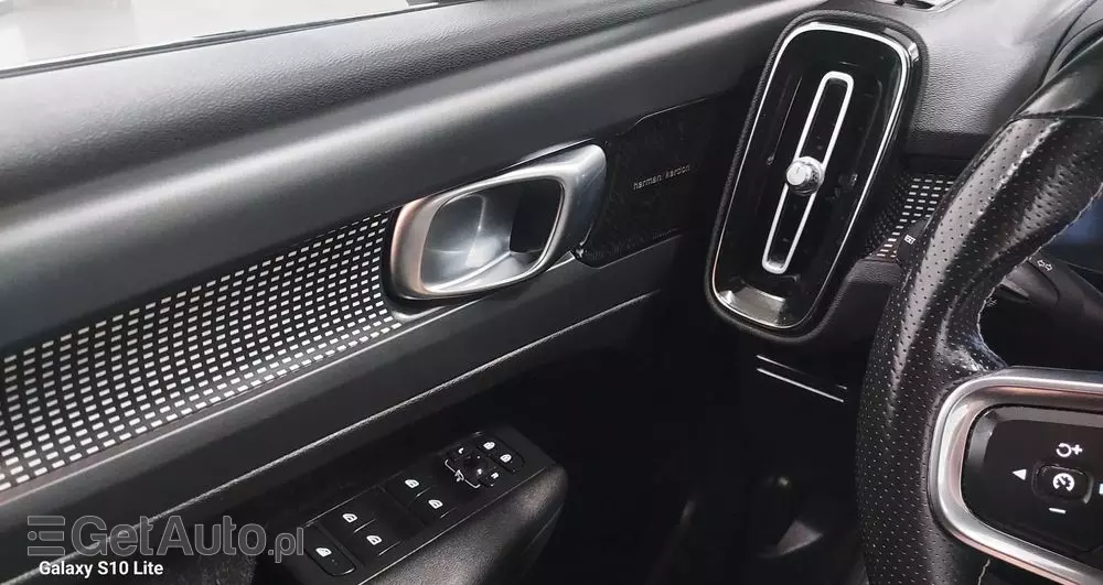 VOLVO XC 40 D3 R-Design