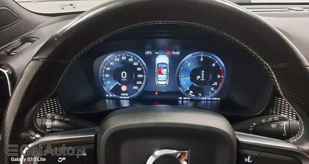 VOLVO XC 40 D3 R-Design