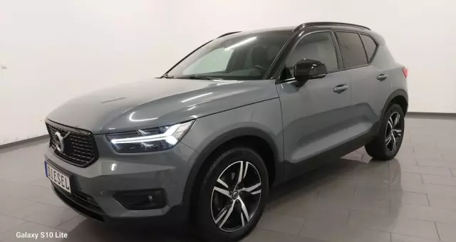 VOLVO XC 40 D3 R-Design