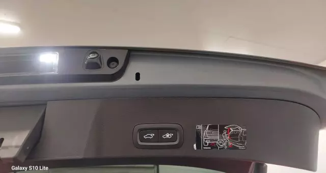 VOLVO XC 40 D3 R-Design