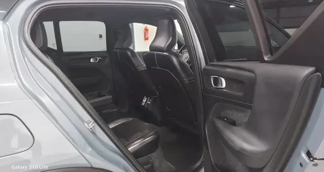 VOLVO XC 40 D3 R-Design