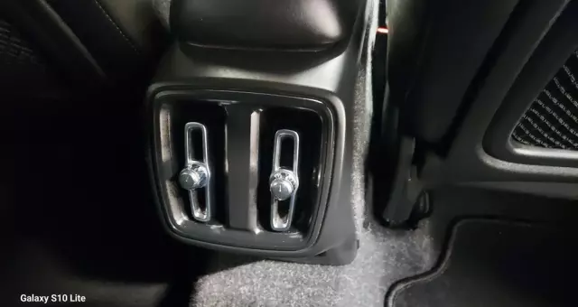 VOLVO XC 40 D3 R-Design