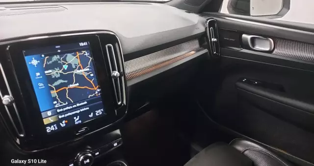 VOLVO XC 40 D3 R-Design