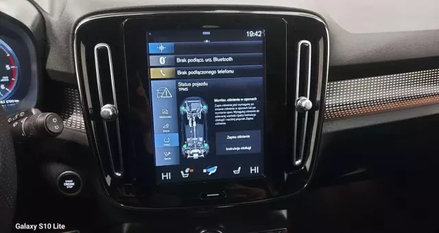 VOLVO XC 40 D3 R-Design