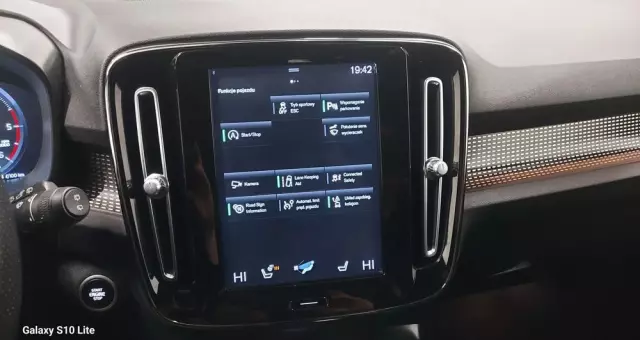 VOLVO XC 40 D3 R-Design