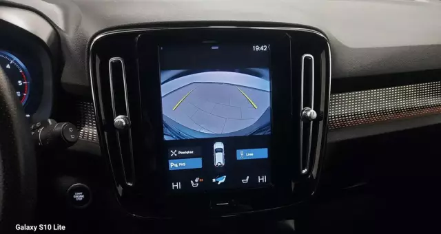 VOLVO XC 40 D3 R-Design