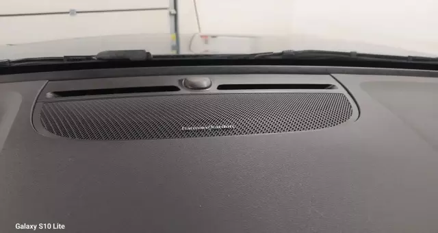 VOLVO XC 40 D3 R-Design