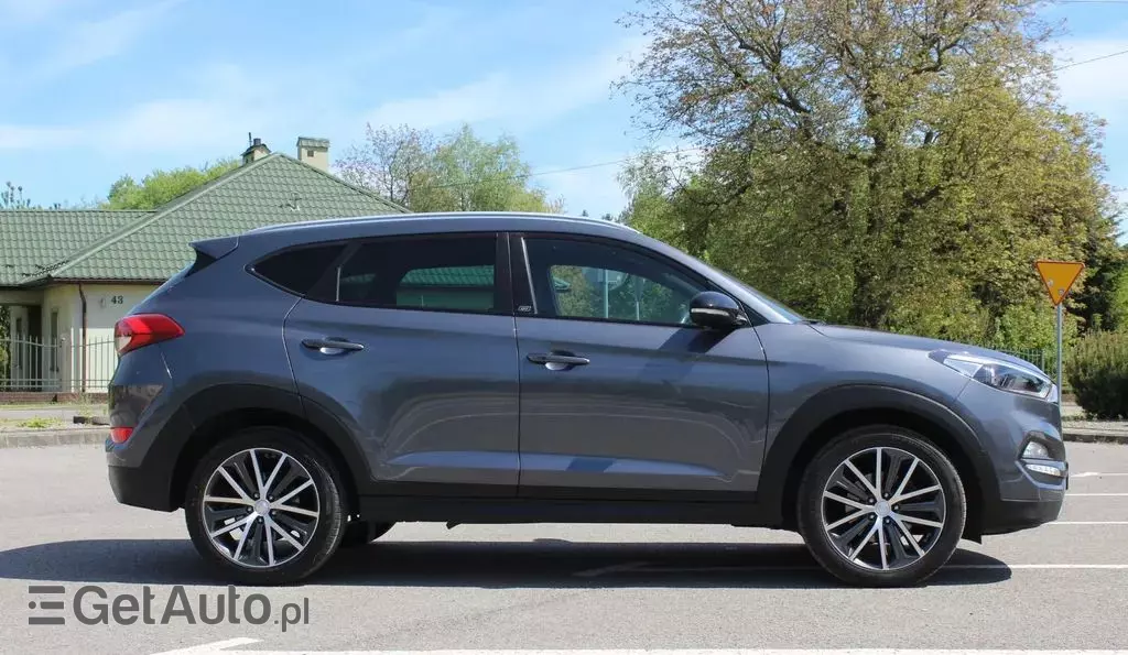HYUNDAI Tucson 
