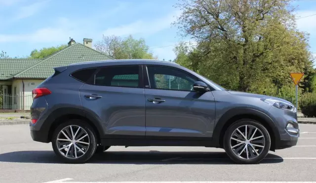 HYUNDAI Tucson 
