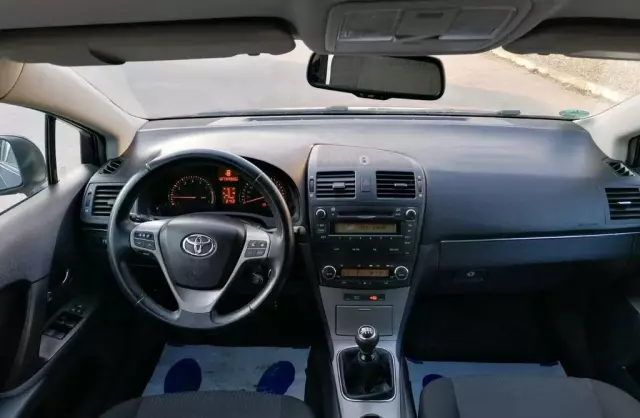TOYOTA Avensis 