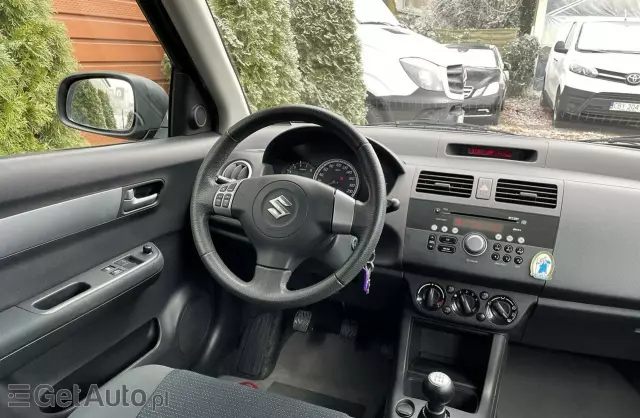 SUZUKI Swift 