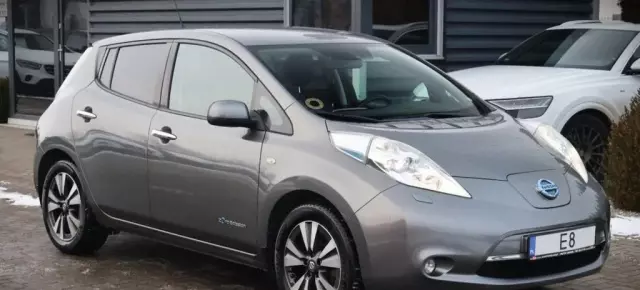 NISSAN Leaf 