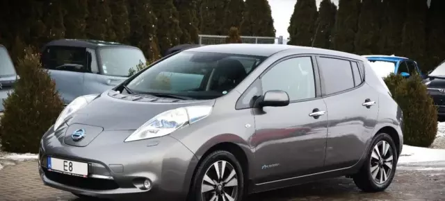 NISSAN Leaf 