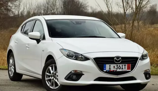 MAZDA 3 