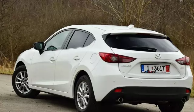 MAZDA 3 