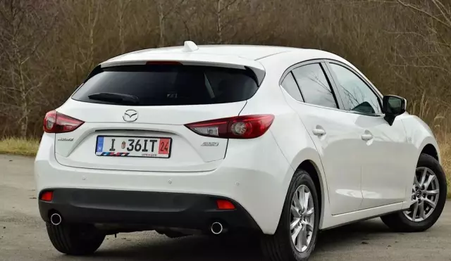 MAZDA 3 