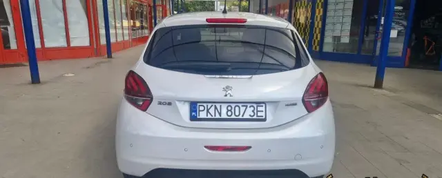 PEUGEOT 208 