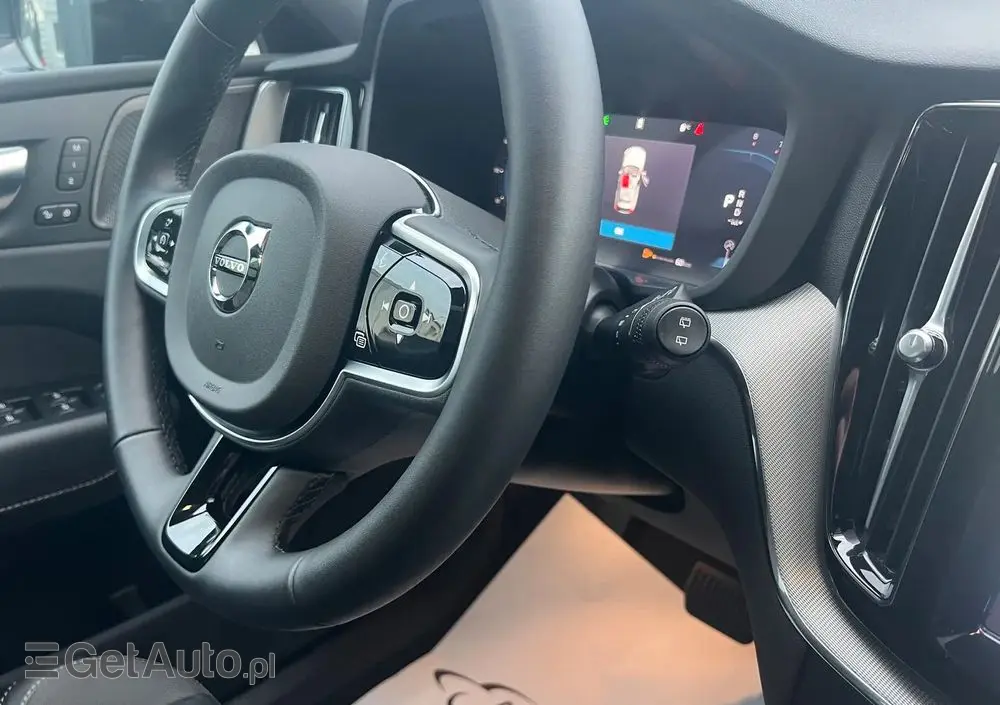 VOLVO XC 60 B5 B AWD Plus Black Edition