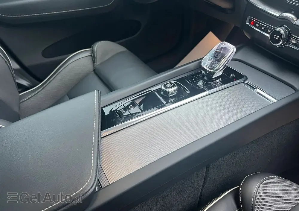 VOLVO XC 60 B5 B AWD Plus Black Edition