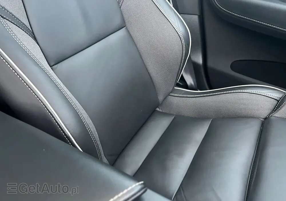 VOLVO XC 60 B5 B AWD Plus Black Edition