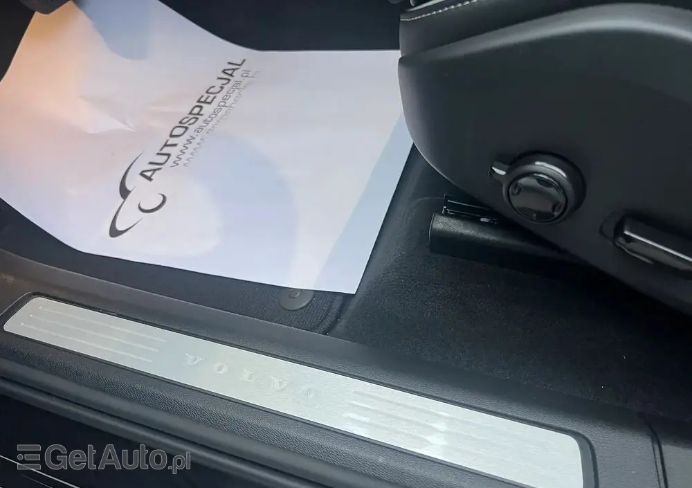 VOLVO XC 60 B5 B AWD Plus Black Edition