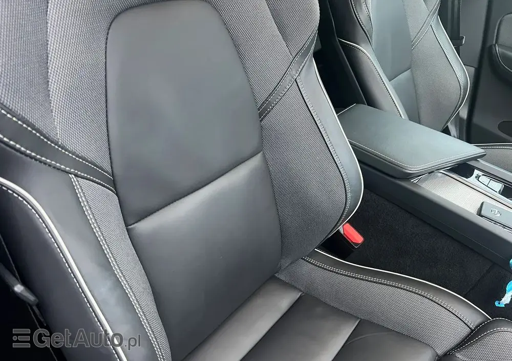 VOLVO XC 60 B5 B AWD Plus Black Edition