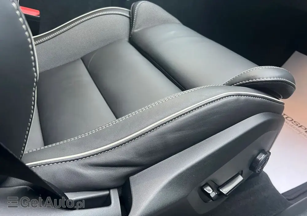 VOLVO XC 60 B5 B AWD Plus Black Edition