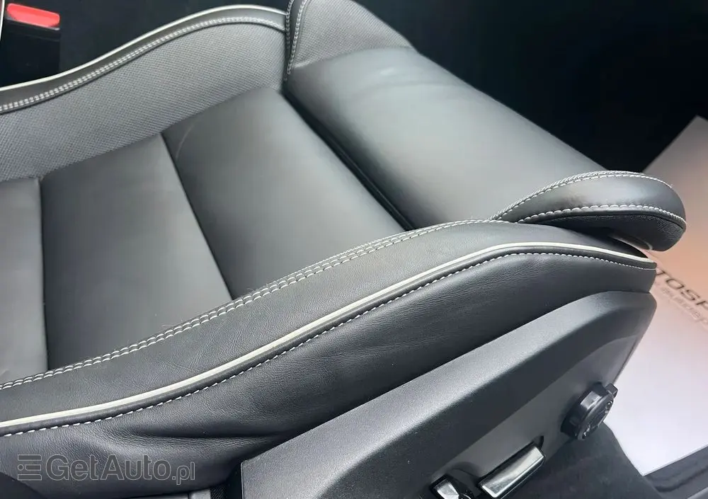 VOLVO XC 60 B5 B AWD Plus Black Edition