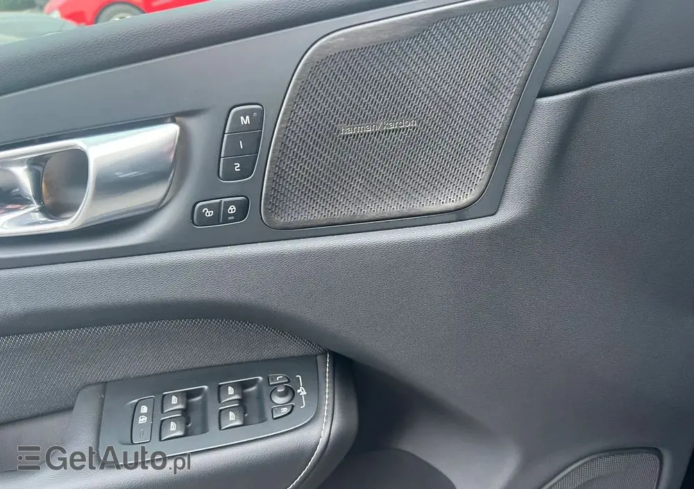 VOLVO XC 60 B5 B AWD Plus Black Edition