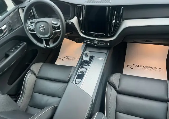 VOLVO XC 60 B5 B AWD Plus Black Edition