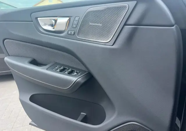 VOLVO XC 60 B5 B AWD Plus Black Edition