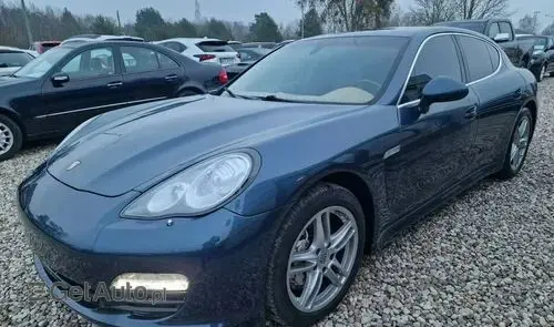PORSCHE Panamera 